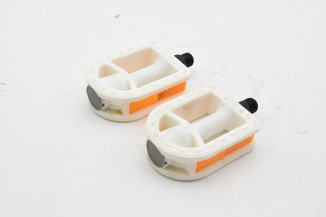 PAIR WHITE 9-16” PEDALS JUNIOR CYCLE KIDS BIKE SUIT 12" - 14" WHEELS