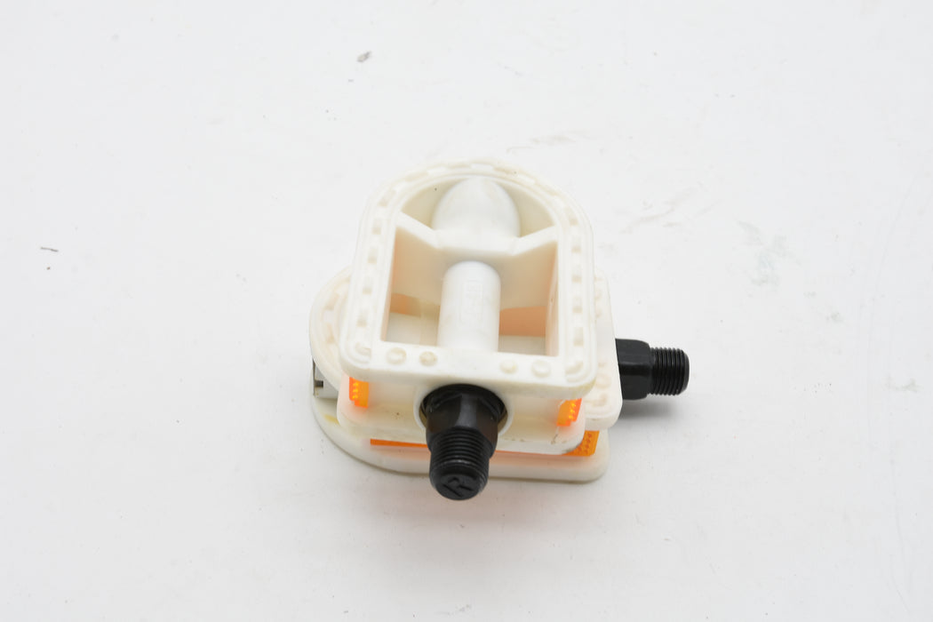 PAIR WHITE 9-16” PEDALS JUNIOR CYCLE KIDS BIKE SUIT 12" - 14" WHEELS