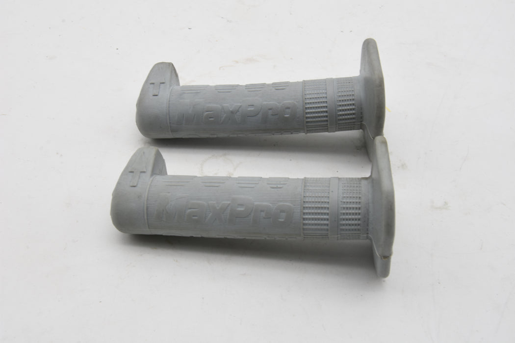 MAXPRO BMX DOWNHILL SILVER SERIES FLANGED MTB CYCLE GRIPS WITH HAND PROTECTION GREY 130mm (OLD STOCK)