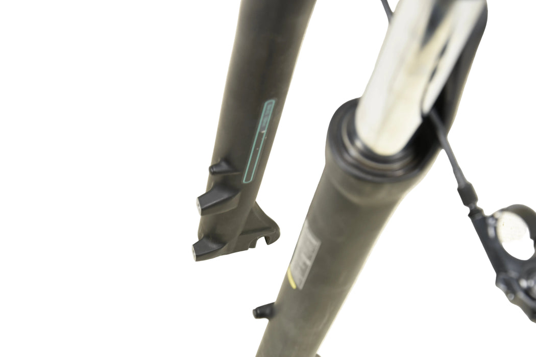 RST 700c 29er SUSPENSION FORK REMOTE LOCK OUT 1 1-8” 255mm DISC BRAKE 100mm TRAVEL BLACK (MINOR MARKS)