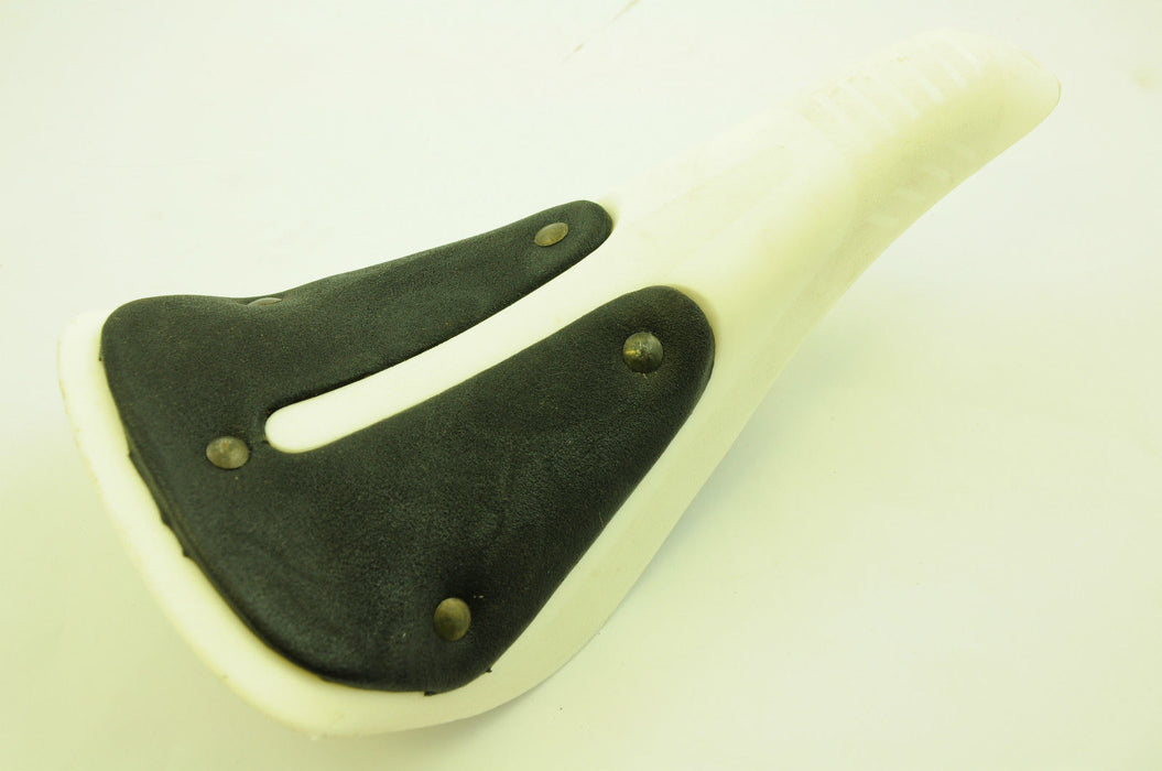 OLD SCHOOL BMX TRICK TOP TYPE SADDLE GENUINE 80's MADE NEW OLD STOCK WHITE-BLACK