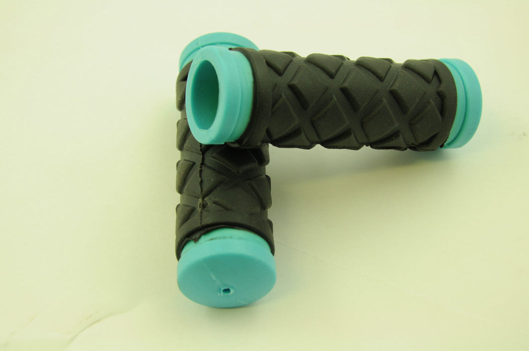 PAIR 90mm RALEIGH KIDDIES BIKE HANDLEBAR GRIPS SHORTIE TURQUOISE & BLACK WAGG36