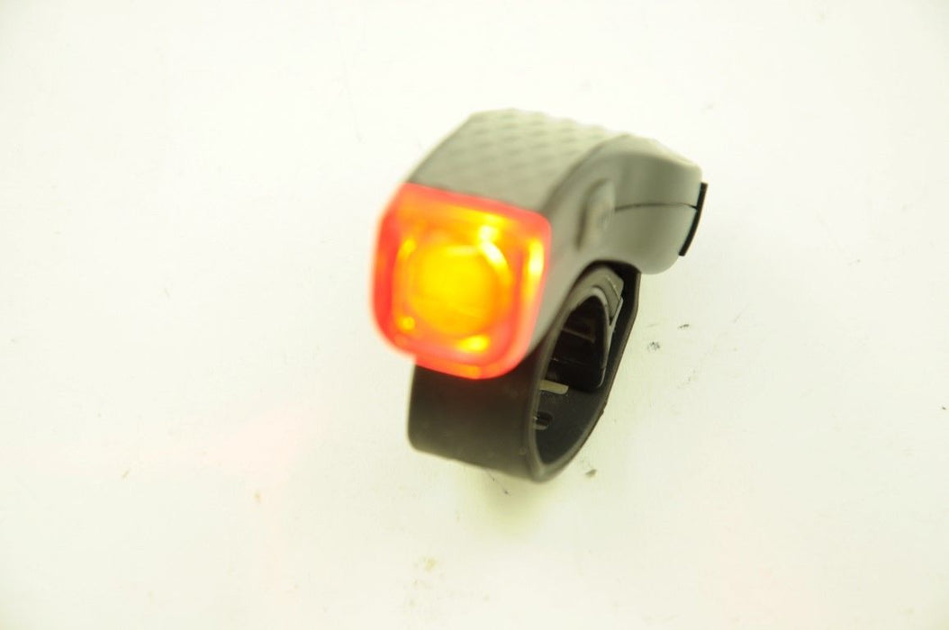 WIDE BEAM AREO R95 RED LED MTB- ANY BIKE REAR TAIL LIGHT SEAT POST FITTING 50% O