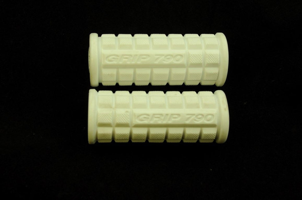 PAIR WHITE CHILDS BIKE-TRIKE-SCOOTER HANDLEBAR GRIPS 80mm KIDDIES CHILDREN CYCLE