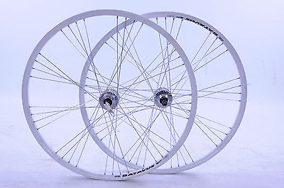 PAIR 700c DISC HUB WHEELS WHITE DEEP SECTION 9 x 4 SPOKING WHITE 5,6 or ...