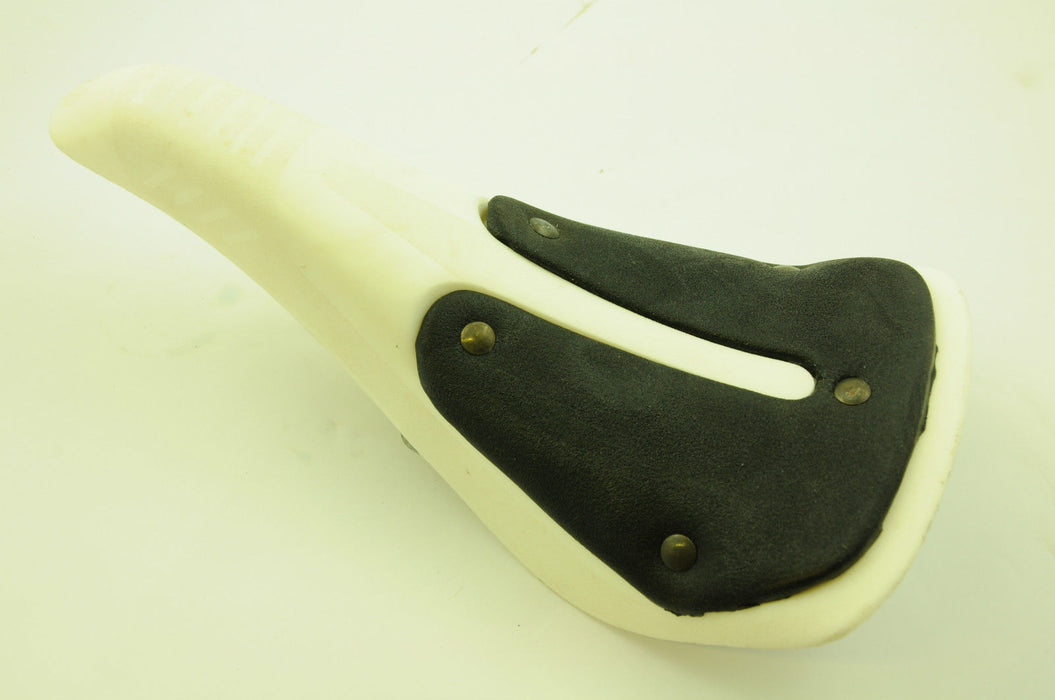 OLD SCHOOL BMX TRICK TOP TYPE SADDLE GENUINE 80's MADE NEW OLD STOCK WHITE-BLACK