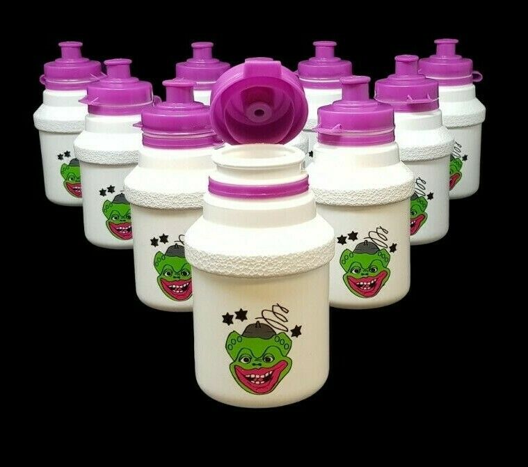 JOB LOT OF 10 X SMALL KIDS GREEN CHARACTER AND STARS BIKE WATER BOTTLES CHILDRENS FOOTBALL DRINKS BOTTLES