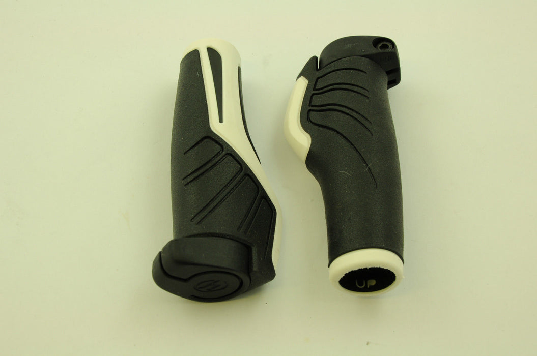 PAIR HERRMANS ENDORFIN LOCK ON BIKE HANDLEBAR GRIPS BLACK & WHITE SALE 70% OFF