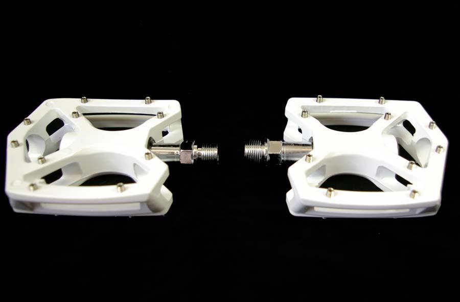 Pair 9-16" White Alloy Platform Down Hill MTB Or BMX Pedals Replaceable Steel Pins