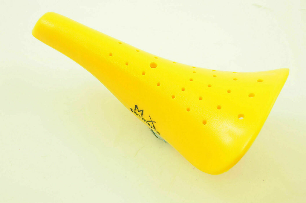 KASHIMAX TYPE OLD SCHOOL BMX SEAT SMALL MX YELLOW ITALIAN 80’S MADE SADDLE NOS