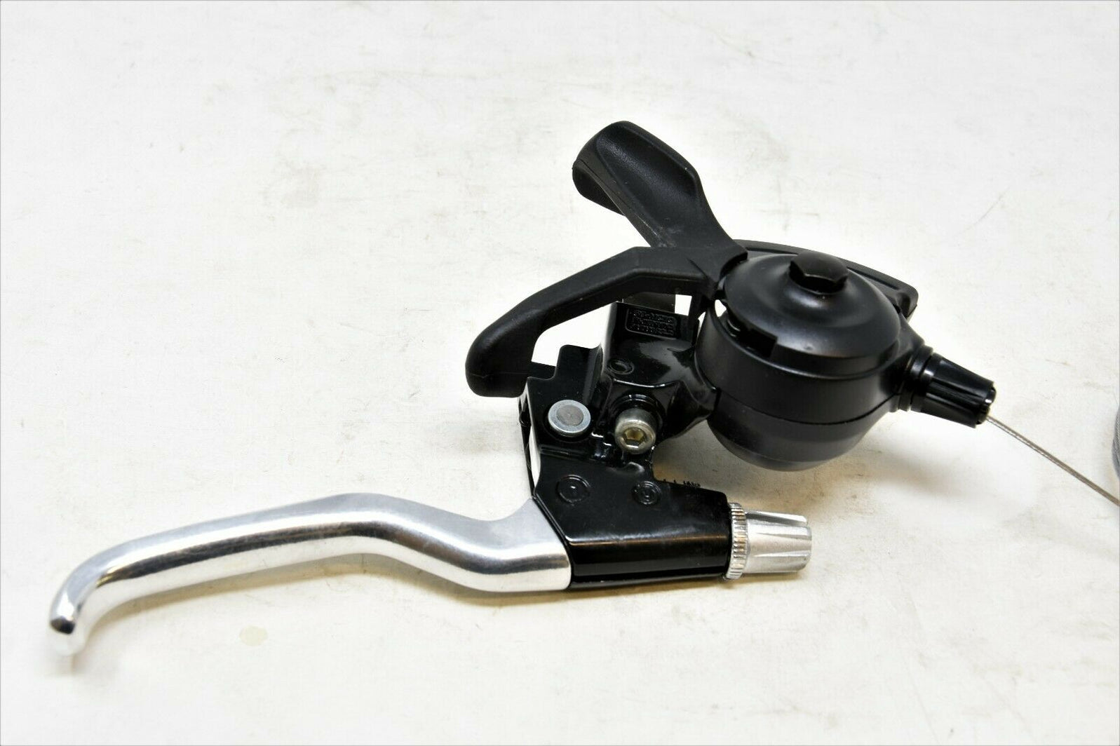 Manette de dérailleur VTT Shimano Alivio droite 9v - Partie cycle vélo Manette de dérailleur VTT Shimano Alivio droite 9v - Partie cycle vélo