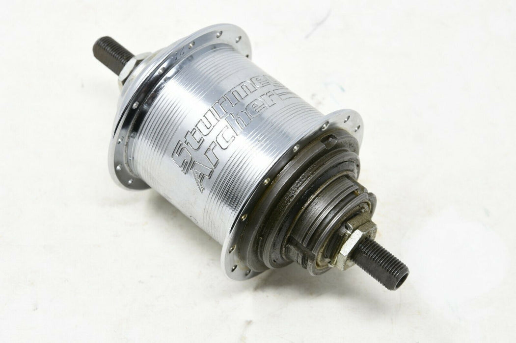 Sturmey Archer coup deux vitesses moyeu à vitesses arrière sur le vélo Sturmey Archer coup deux vitesses moyeu à vitesses arrière sur le vélo